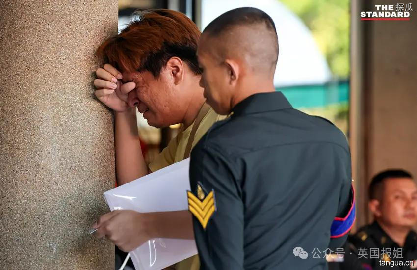 泰国征兵抽签 有人激动发疯有人哭晕，又到了泰国一年一度的征兵日了！中国男性最晚26岁开始抽签！
